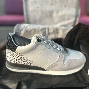 NWT VINTAGE HAVANAS SIZE 7. * Sold out in stores item🔥